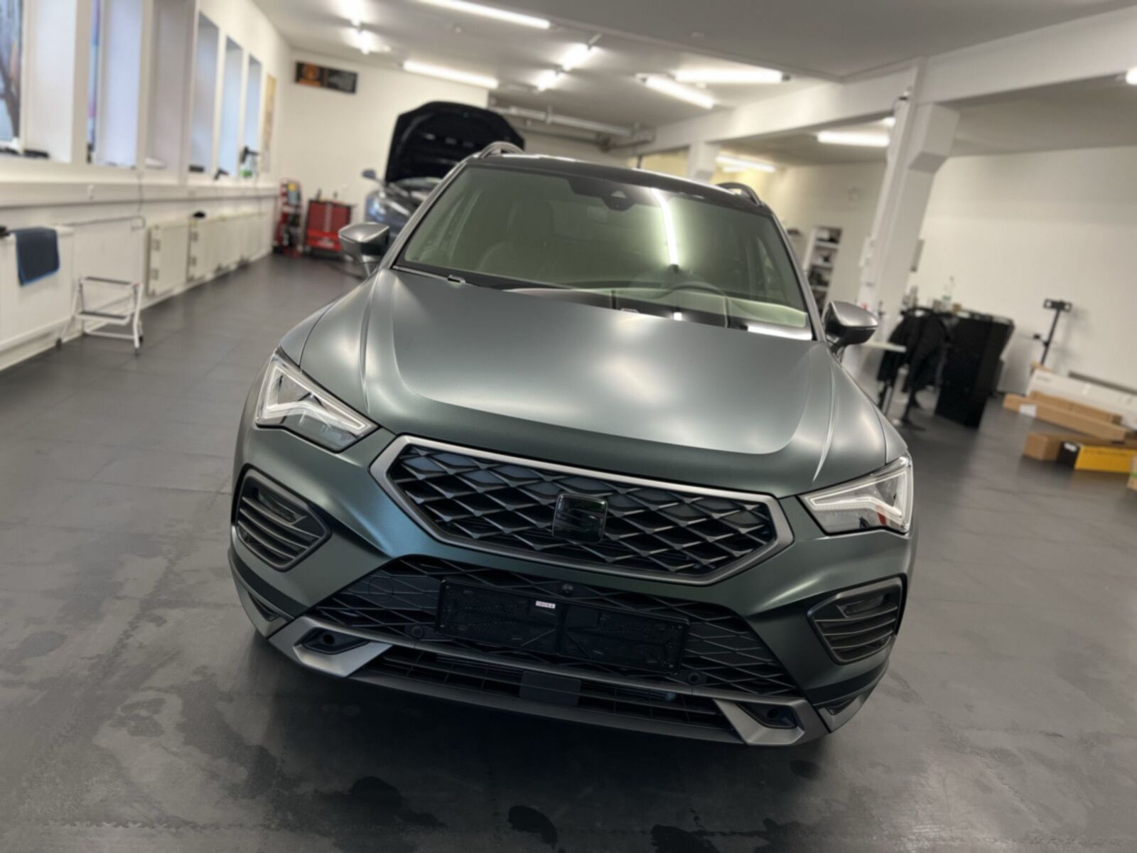 Seat Ateca Vollfolierung: PWF CC 4031 Matt Smaragd