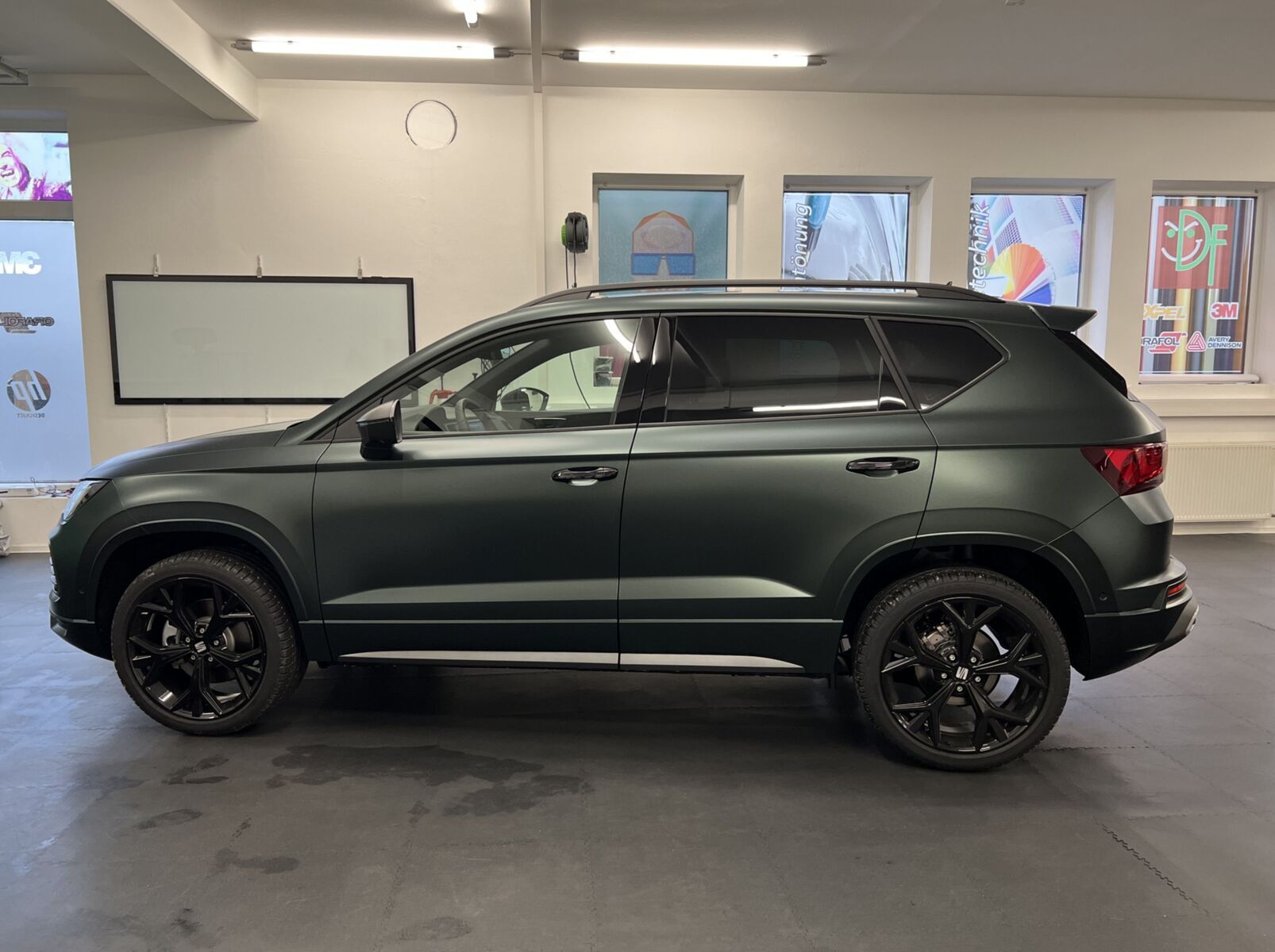Seat Ateca Vollfolierung: PWF CC 4031 Matt Smaragd